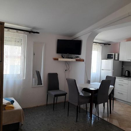 Apartments Ninske Vodice Quarto foto